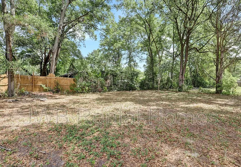 4643 Williamsburg Ave — Photo 17