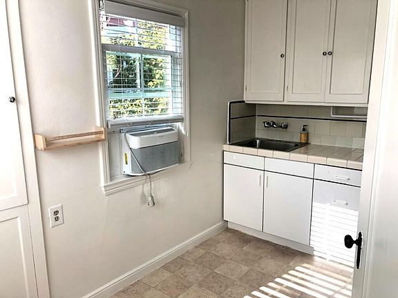 3rd image of 1500 Floribunda Ave #1