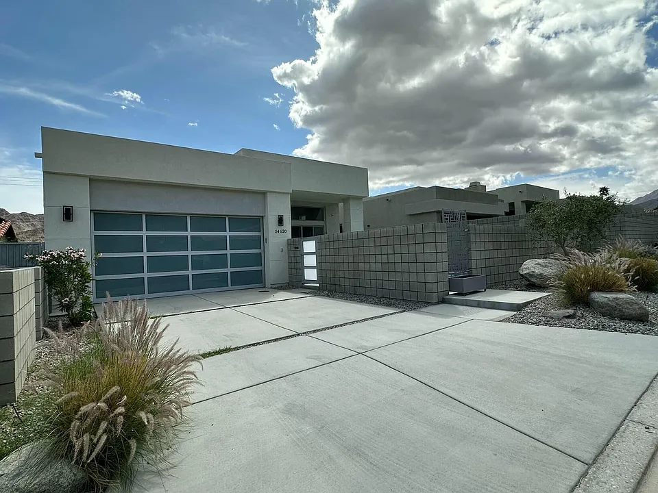 54620 Avenida Juarez