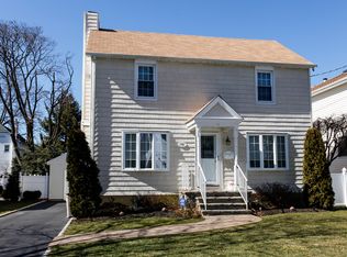 39 Bradley Rd, Scarsdale, NY 10583