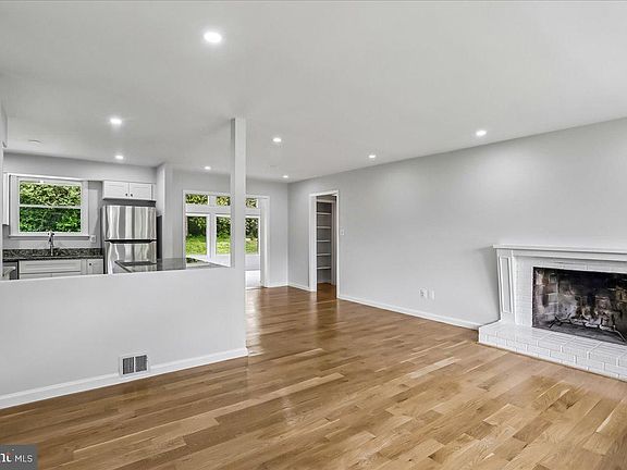 4th image of 5002 Eastchester Cir