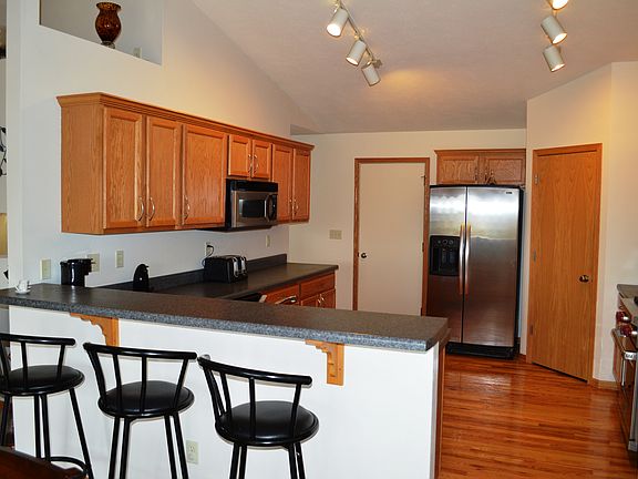 5th image of 4513 Parkwood Dr