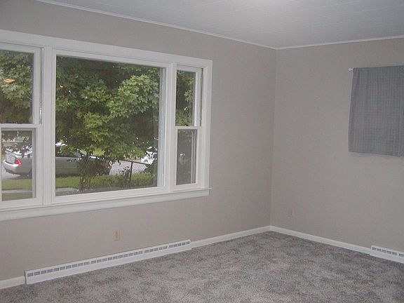 3rd image of 42 W Tucker Ave
