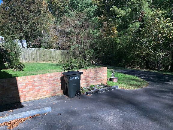 4th image of 444 Southland Dr