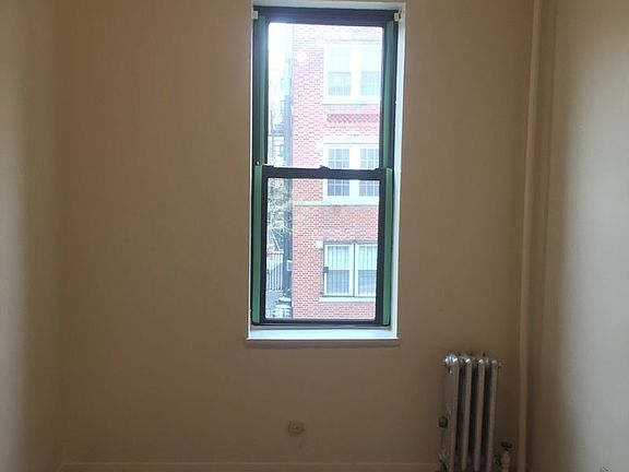 4th image of 4015 67th St APT 1R