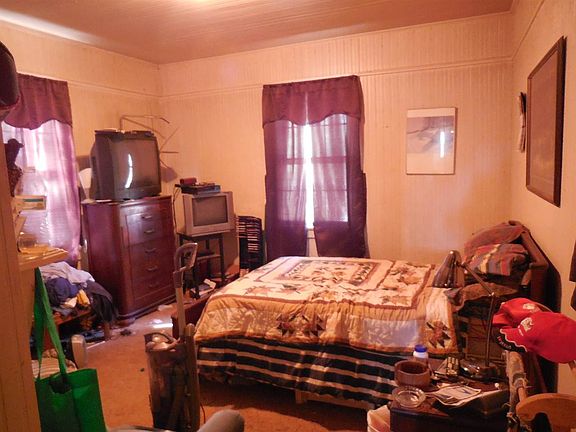 5th image of 421 Sloan St