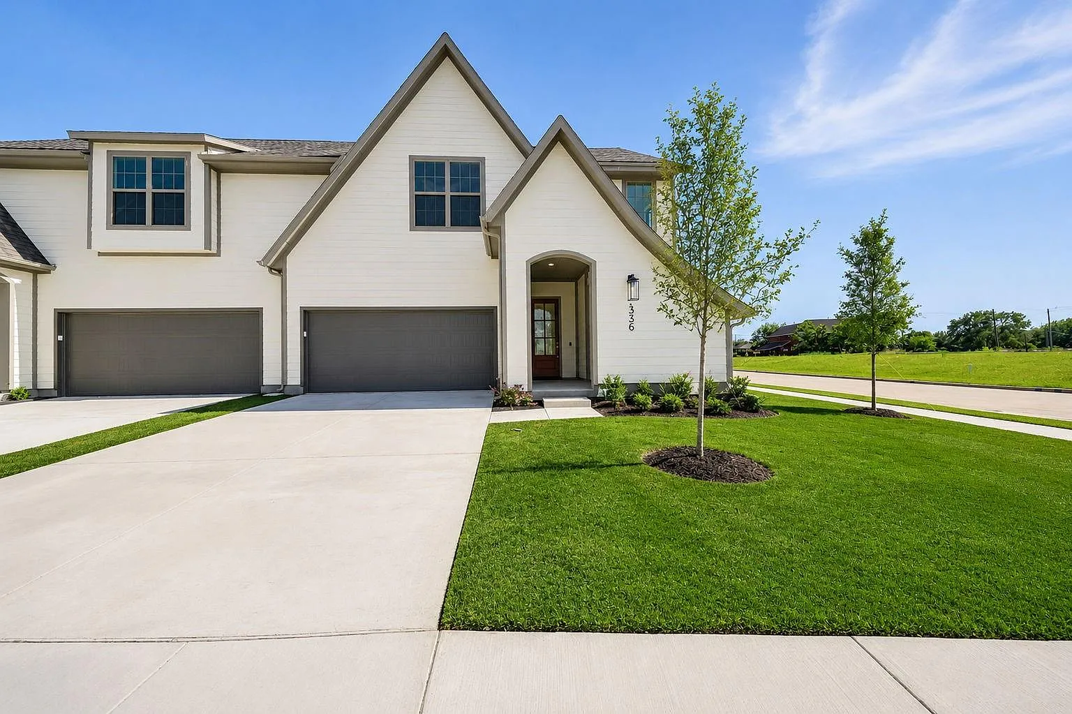 3 bed, 2.5 bath, 2499 sqft, $2,825 — Photo 1