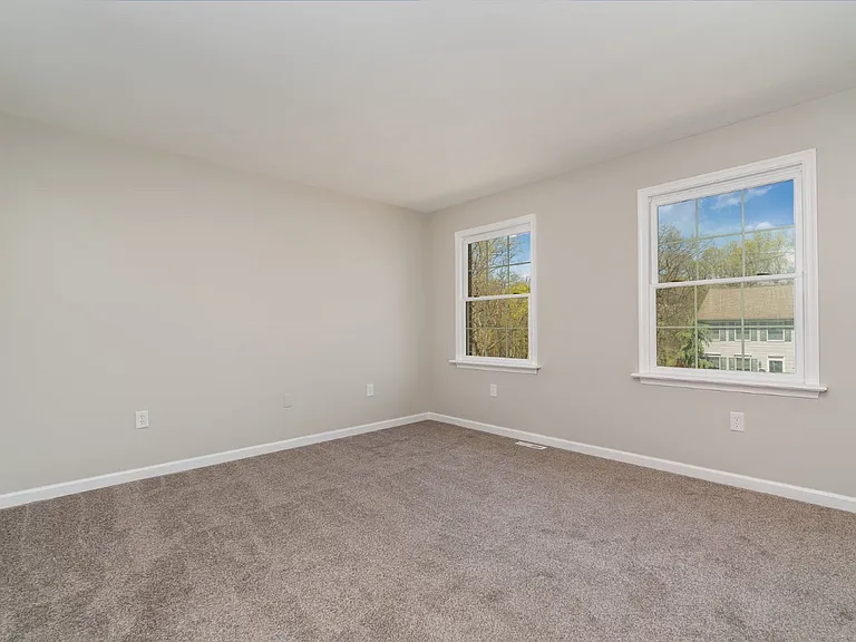 4193 Kittatinny Dr — Photo 8