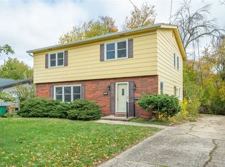 7715 Dellwood Dr, Urbandale, IA 50322