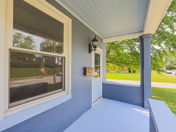 3rd image of 3103 Auten Ave
