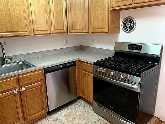5th image of 3718 Blackstone Ave APT 2