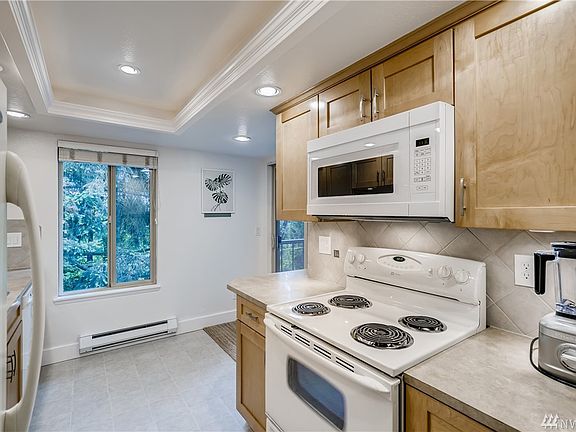 5th image of 4737 W Lake Sammamish Pkwy SE #302