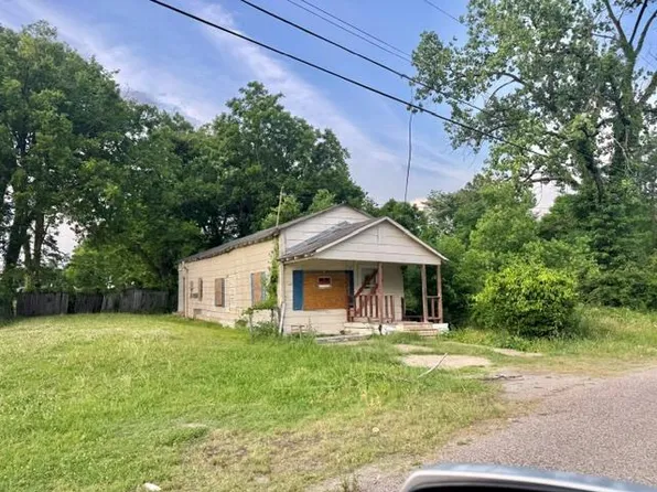 215 Hill St, Leland, MS 38756
