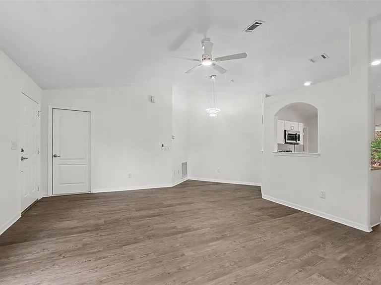 30 Piermount Ln — Photo 2