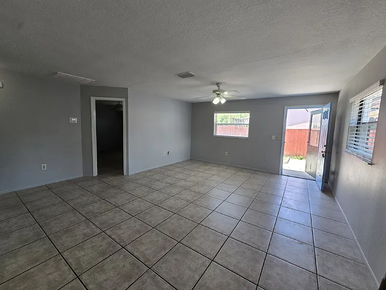 5424 Amy Ln — Photo 4