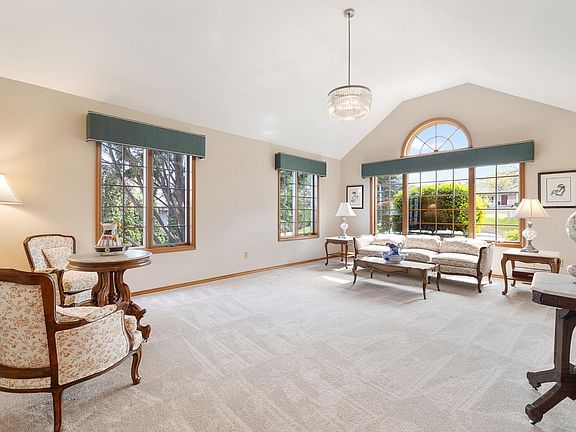 4th image of 2414 Lariat Ln