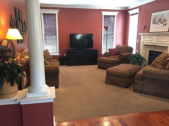 Family Room w/ Gas Fireplace