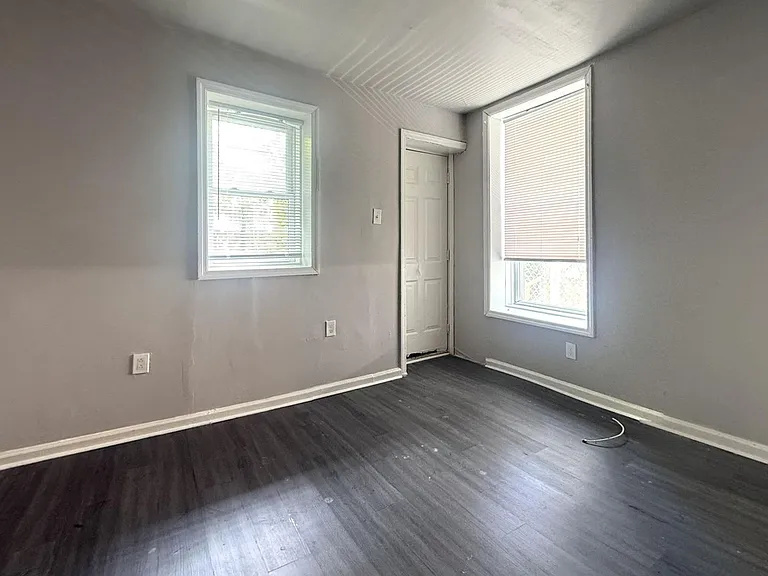6047 Delancey St — Photo 10