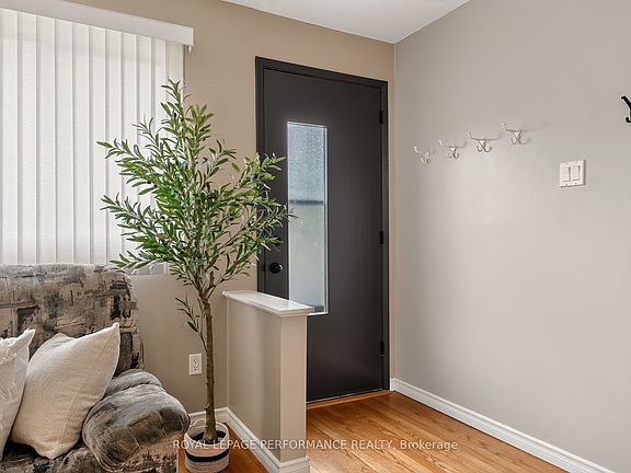 5th image of 898 Charleswood Ave