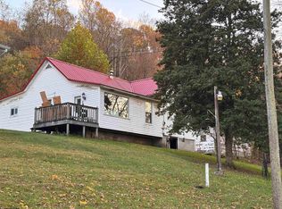 27 N Wilson St, Belington, WV 26250