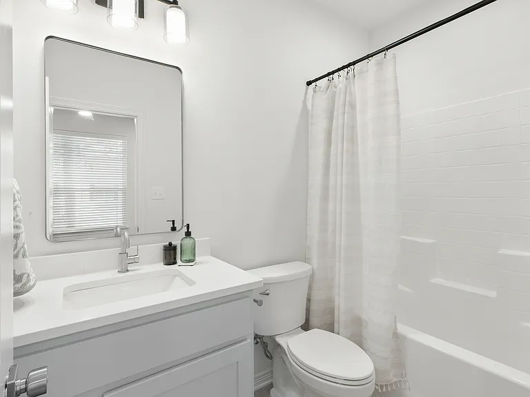 307 Sterling St #D — Photo 24