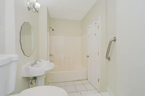 Sold by REMAX Elite | media 11