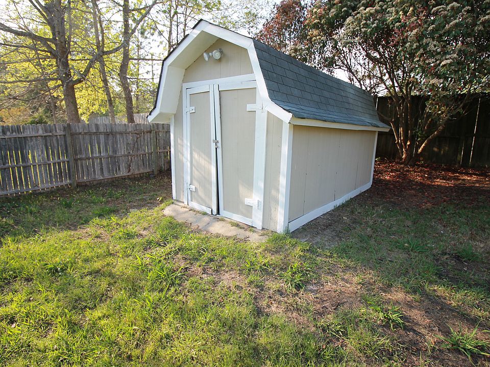 2nd image of 2654 Idlebrook Cir