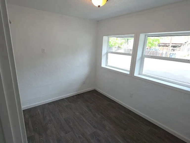 13451 Lakeshore Dr — Photo 26