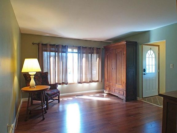 3rd image of 2613 Hoeschler Dr