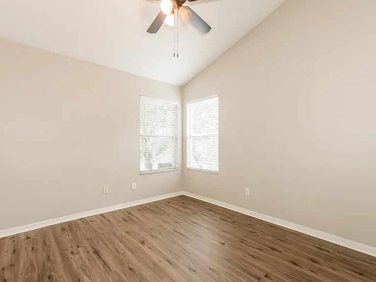 2321 Lyncrest Ct — Photo 14