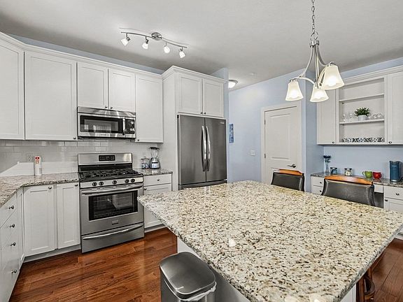 3rd image of 119 E 8th St APT 5