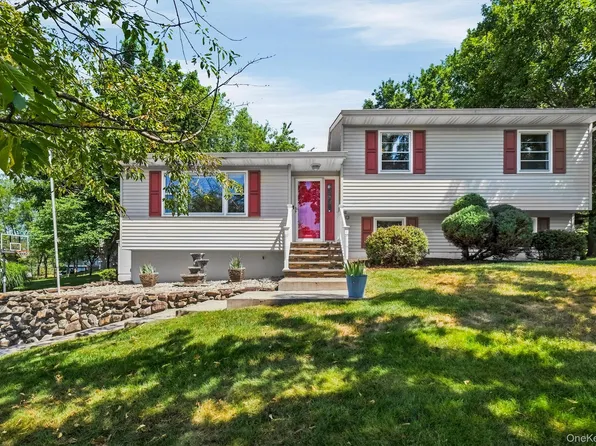 58 Decker Drive, Washingtonville, NY 10992