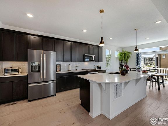 3rd image of 542 Highlands Cir