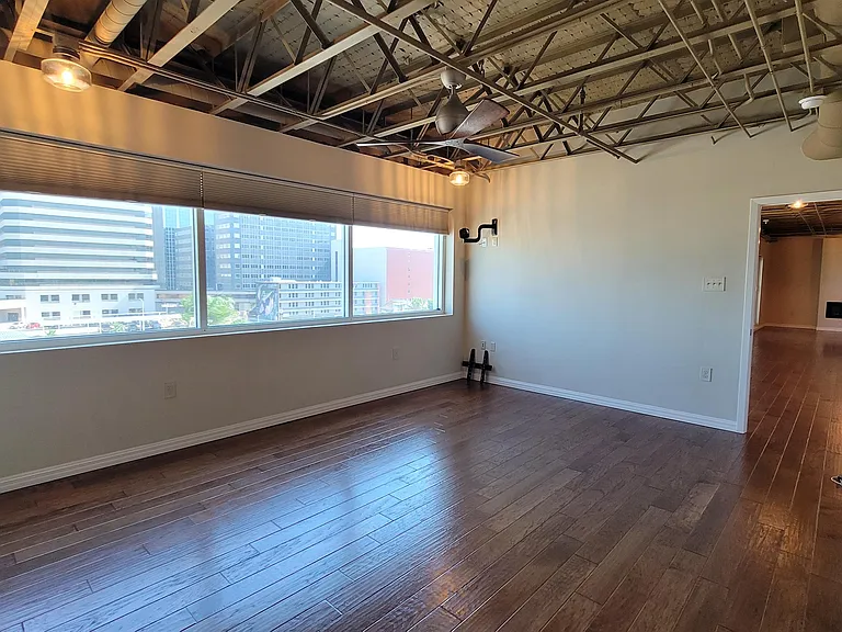 901 N Upper Broadway #1 — Photo 16