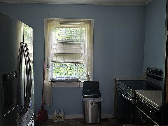 4th image of 13 Grove St