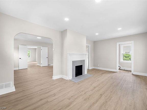 5th image of 1397 Iroquois Ave