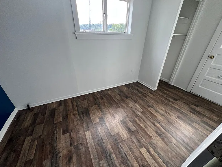208-210 McClure St — Photo 12