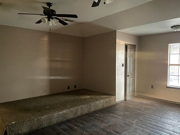 4th image of 124 Flores Dr