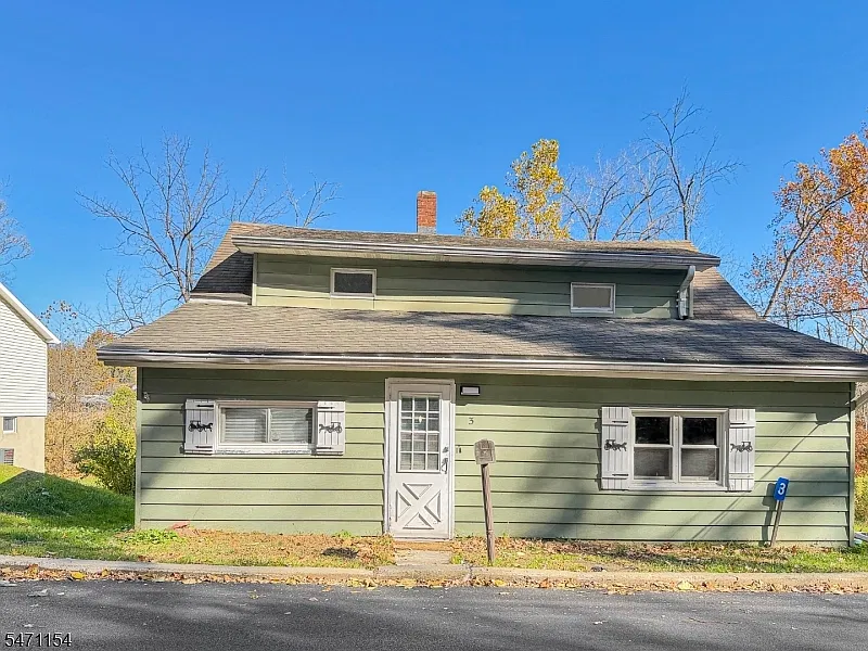 3 bed, 1.0 bath, $2,200 — Photo 2
