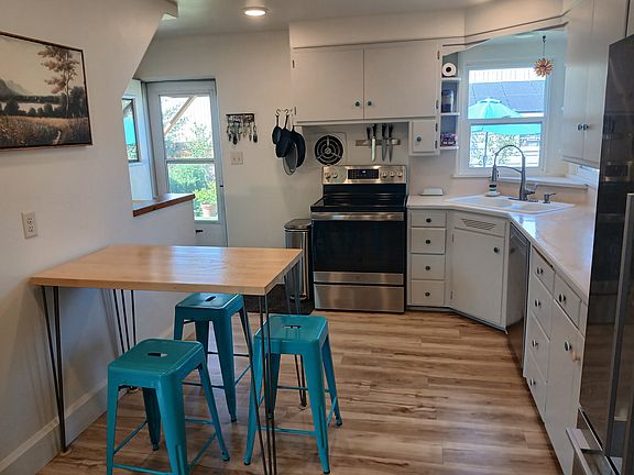 4th image of 1015 Longstaff St