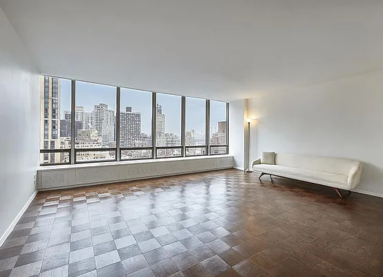 Sold by Warburg | media 2