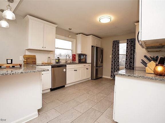 4th image of 3911 Arden Blvd
