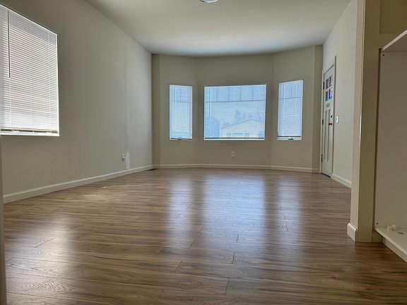 2nd image of 628 E 22nd St #632