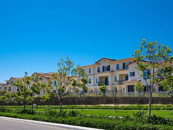 Enclave Heritage Neighborhood with view of park.
