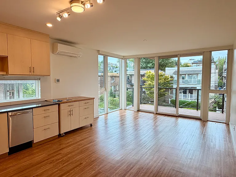 109 12th Ave E #305 — Photo 5