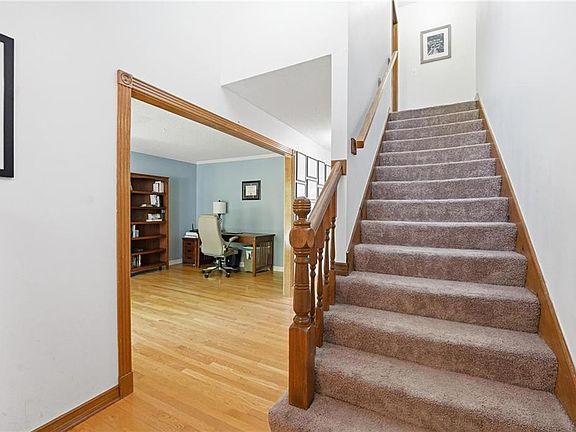 3rd image of 1147 E Sheridan Bridge Ln