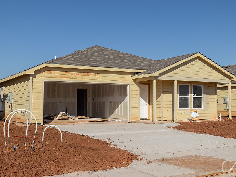 1st image of 220 Sage Brush Dr