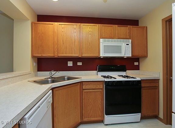 4th image of 601 Windsor Dr #D