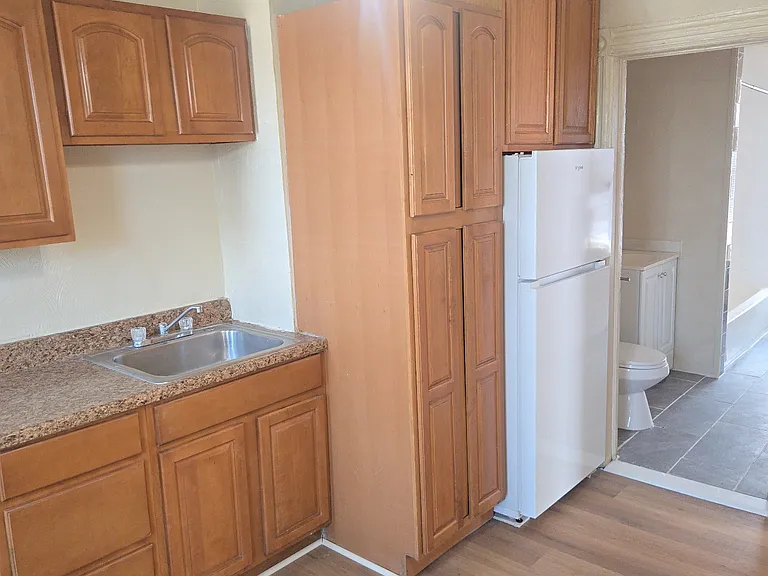 524 Jefferson Ave #6 — Photo 8