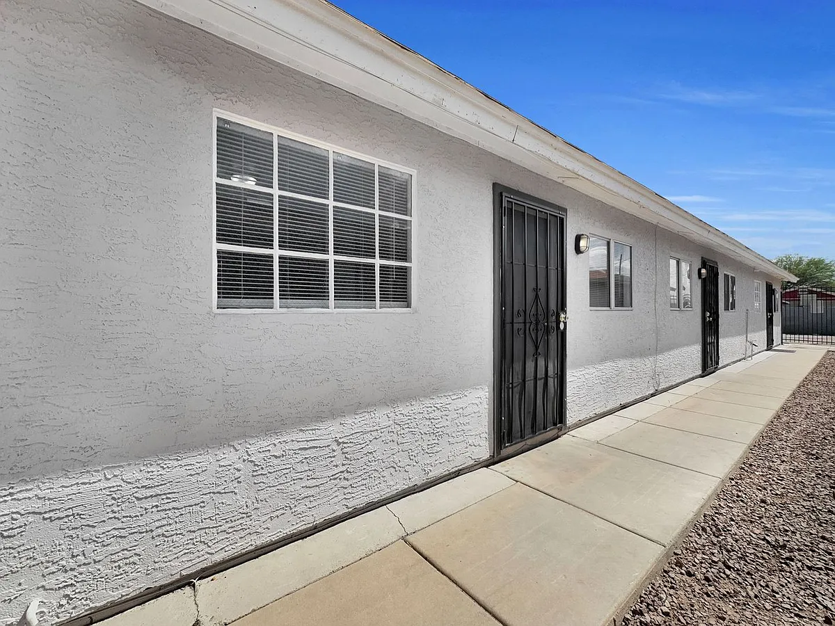 Building Photo - 2905 E Monroe St #2